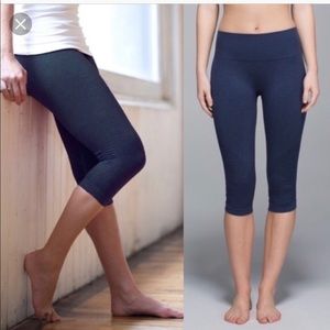 Lululemon in the flow crop 8 Inkwell